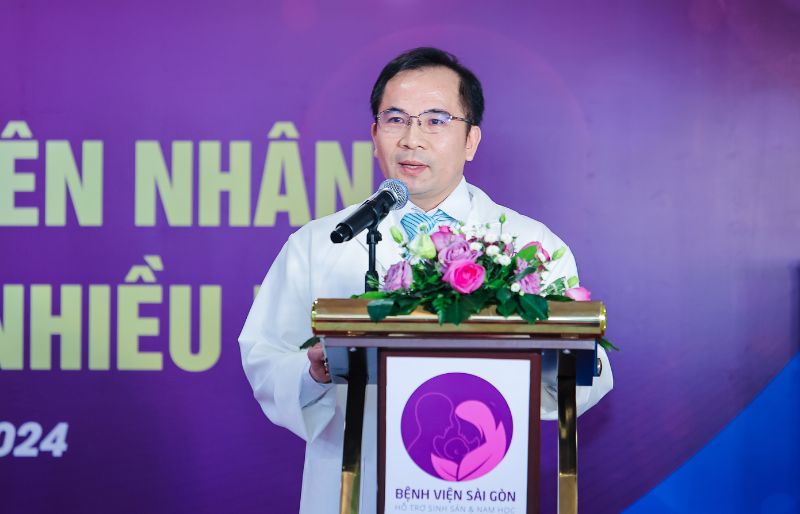 Bác sĩ Cường chia sẻ kiến thức hỗ trợ sinh sản tại buổi tọa đàm