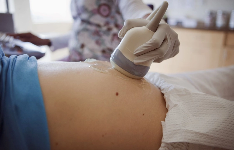 Làm IVF có cần chụp tử cung vòi trứng không